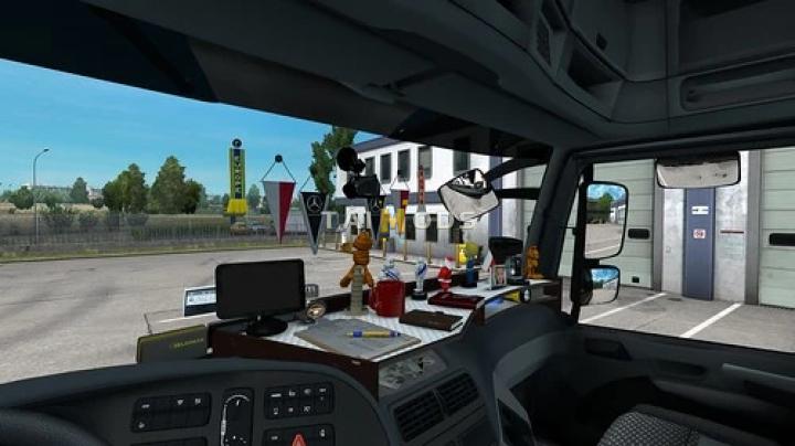 ETS2 - Table & Wind-Shield Set for Actros MP3 V1.2 (1.40.x)
